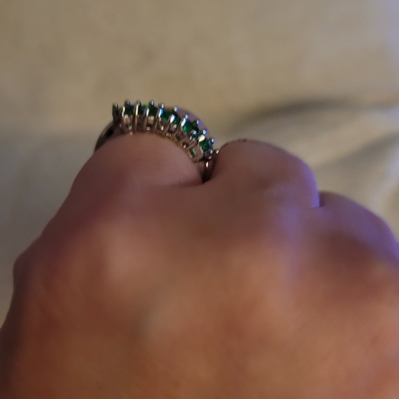 Silver emerald fashion ring size 7 - Picture 2 of 3